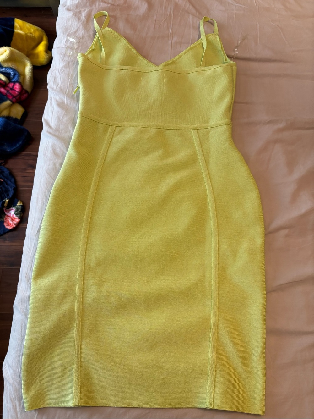 Lime green meshki Spaghetti-Strap bandage dress - Picture 2 of 3